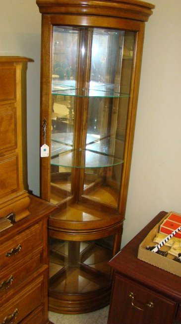 Nice Corner Lighted Display Case