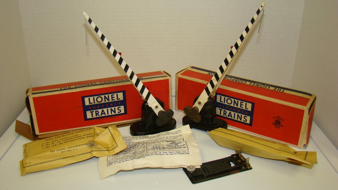 2 LIONEL NO. 252 CROSSING GATES W/ BOXES (1 of 9)