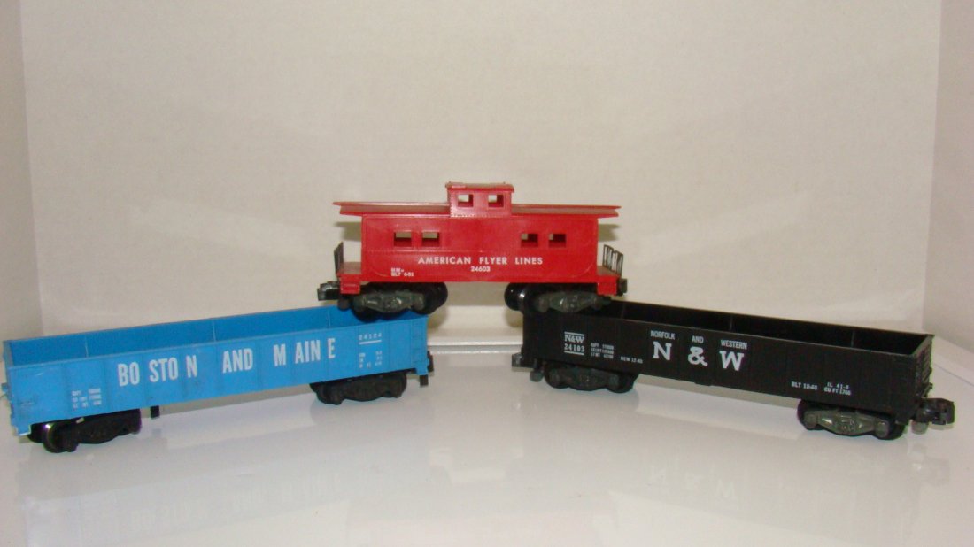3 AMERICAN FLYER ELECTRIC TRAIN CARS (1 of 9)