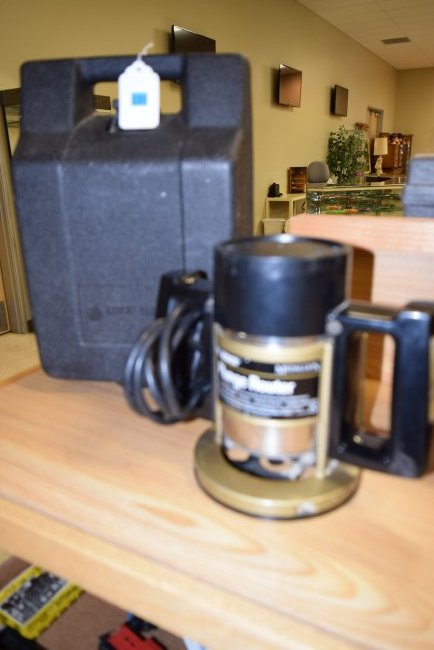 B&D PLUNGE ROUTER W/ CASE (1 of 4)
