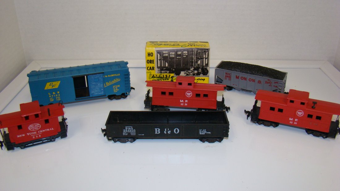 6 VAARNEY HO CARS & HO ORE CAR KIT (1 of 7)