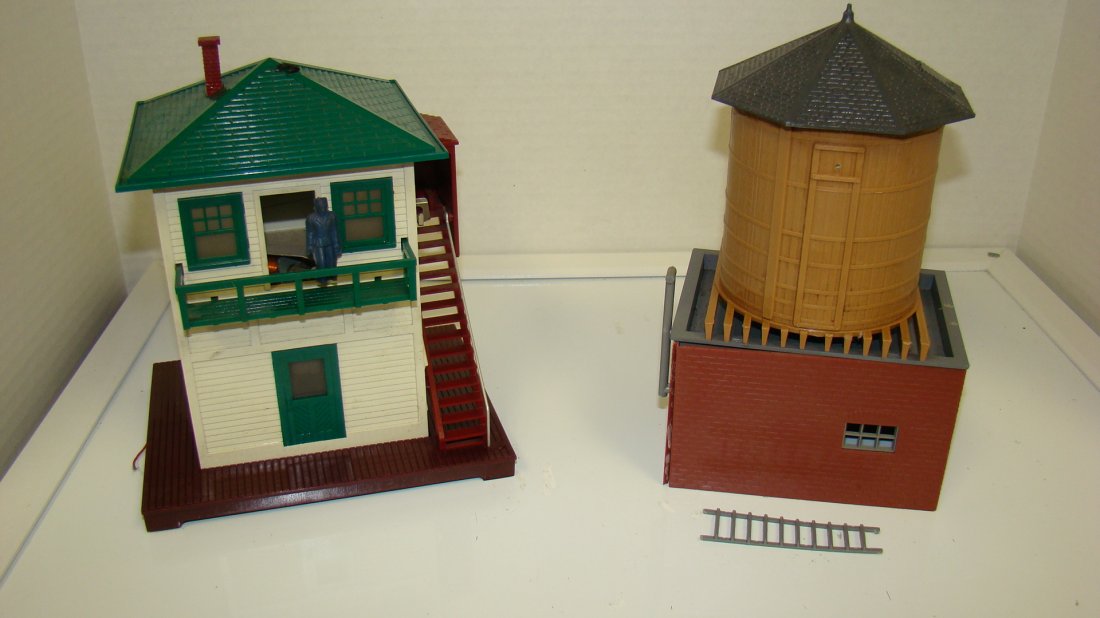 LIONEL NO. 445 SWITCH TOWER & 48043 WATER TOWER (1 of 10)