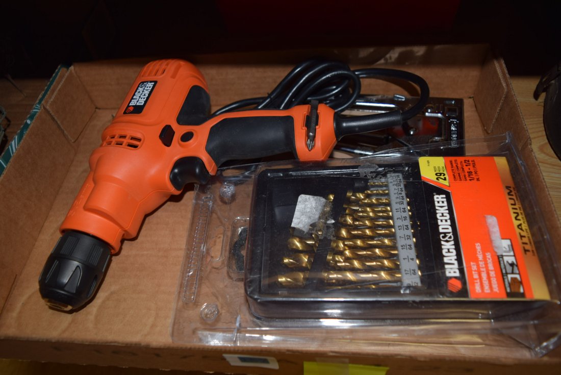 B&D ELECTRIC DRILL & SET OF TITANIUM DRILL BITS (1 of 3)