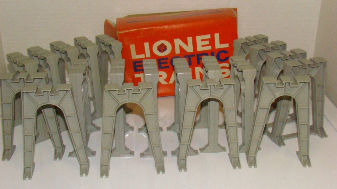 2 LIONEL NO. 111 TRESTLE SETS (1 of 4)