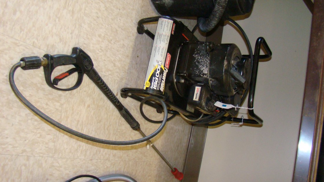 COLEMAN POWERMATE PRESSURE WASHER (1 of 5)