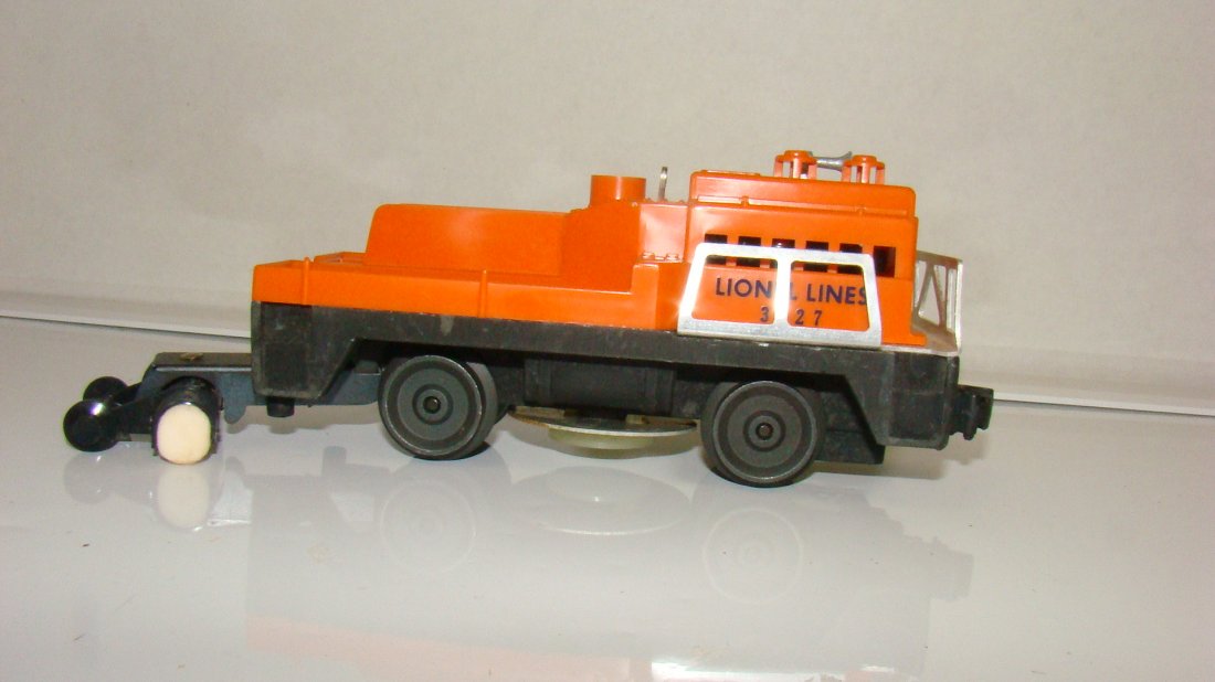 LIONEL NO. 3927 ''O'' SCALE TRACK CLEANER (1 of 7)