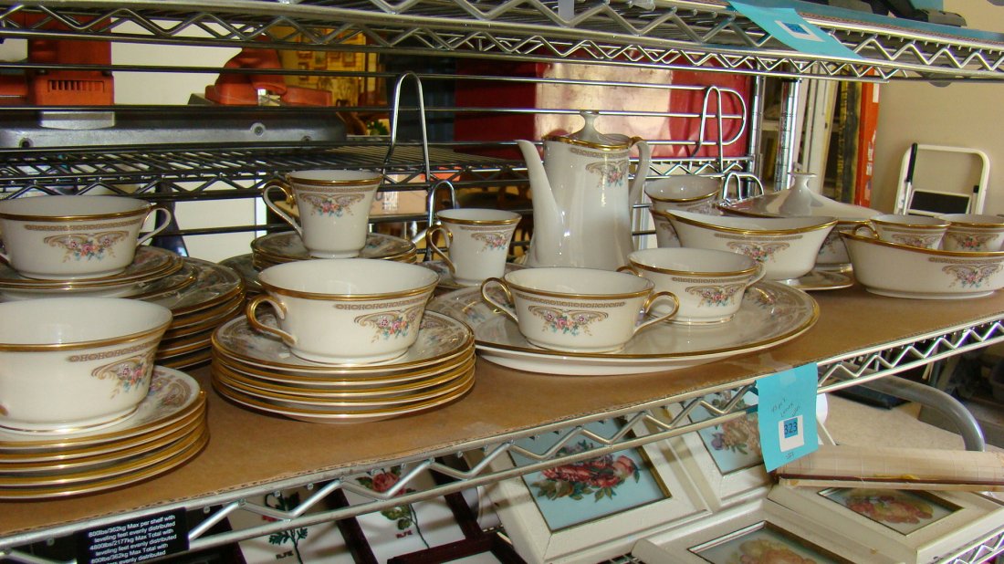 45 PCS LENOX CHINA - VERSAILLES PATTERN (1 of 6)