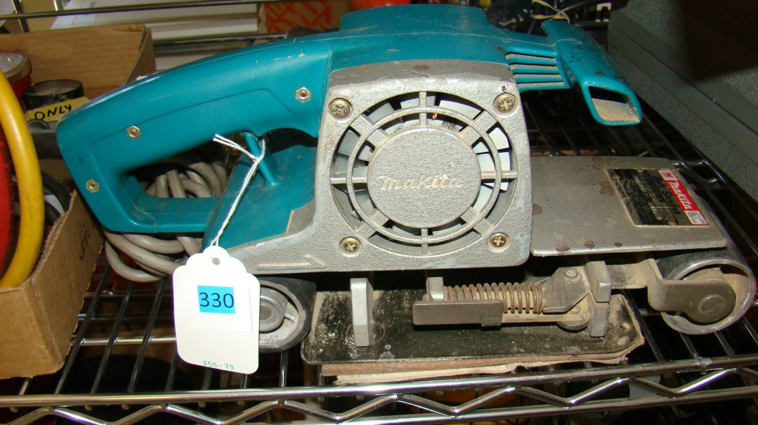 MAKITA BELT SANDER MODEL 9924B: MAKITA BELT SANDER MODEL 9924B AND A HEAT GUN - USED AND A 18.5 COMBO TOOL KIT - MISSING BATTERY