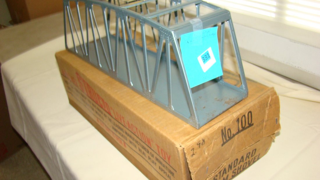 VINTAGE ELECTRIC TRAIN METAL BRIDGE (1 of 2)