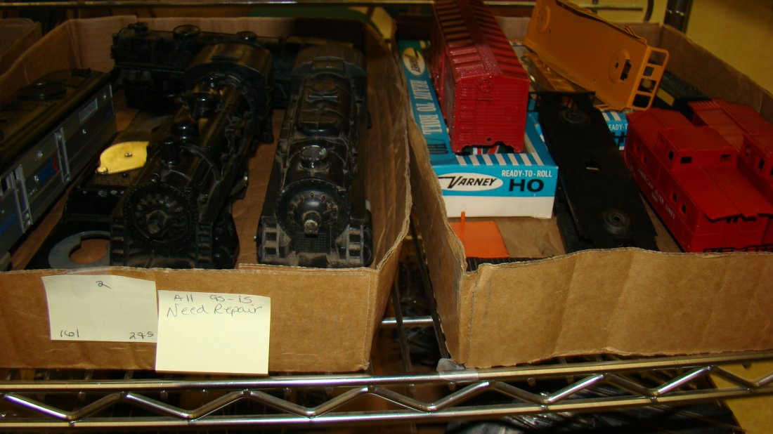 2 BOXES VARIOUS VINTAGE TRAIN PARTS & PIECES (1 of 6)