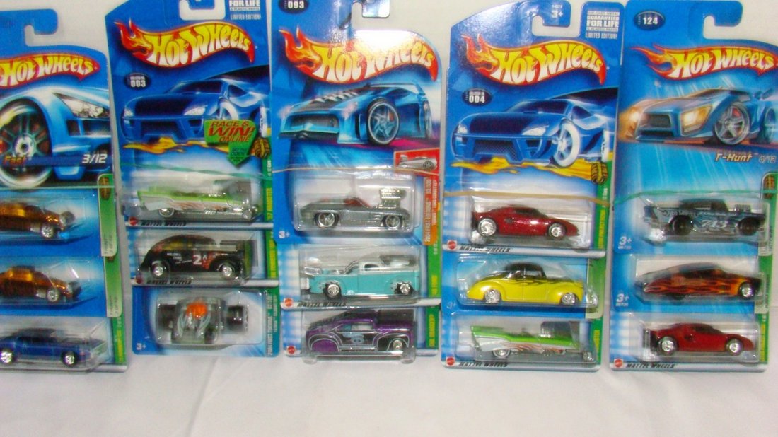 VARIOUS DIECAST CARS; NEW IN PACKAGE; HOTWHEELS; M (1 of 4)