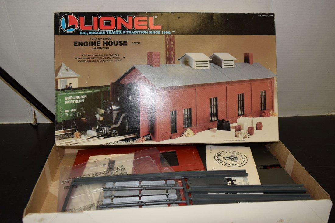 LIONEL ENGINE HOUSE 0 AND 27 GAUGE (1 of 3)