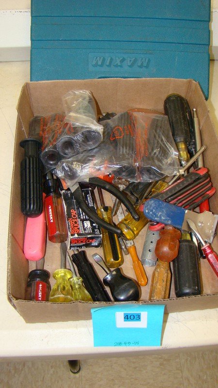 BOX OF HAND TOOLS (1 of 4)