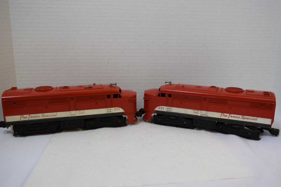 LIONEL 211 THE TEXAS SPECIAL DIESEL AND DUMMY ENGI (1 of 5)