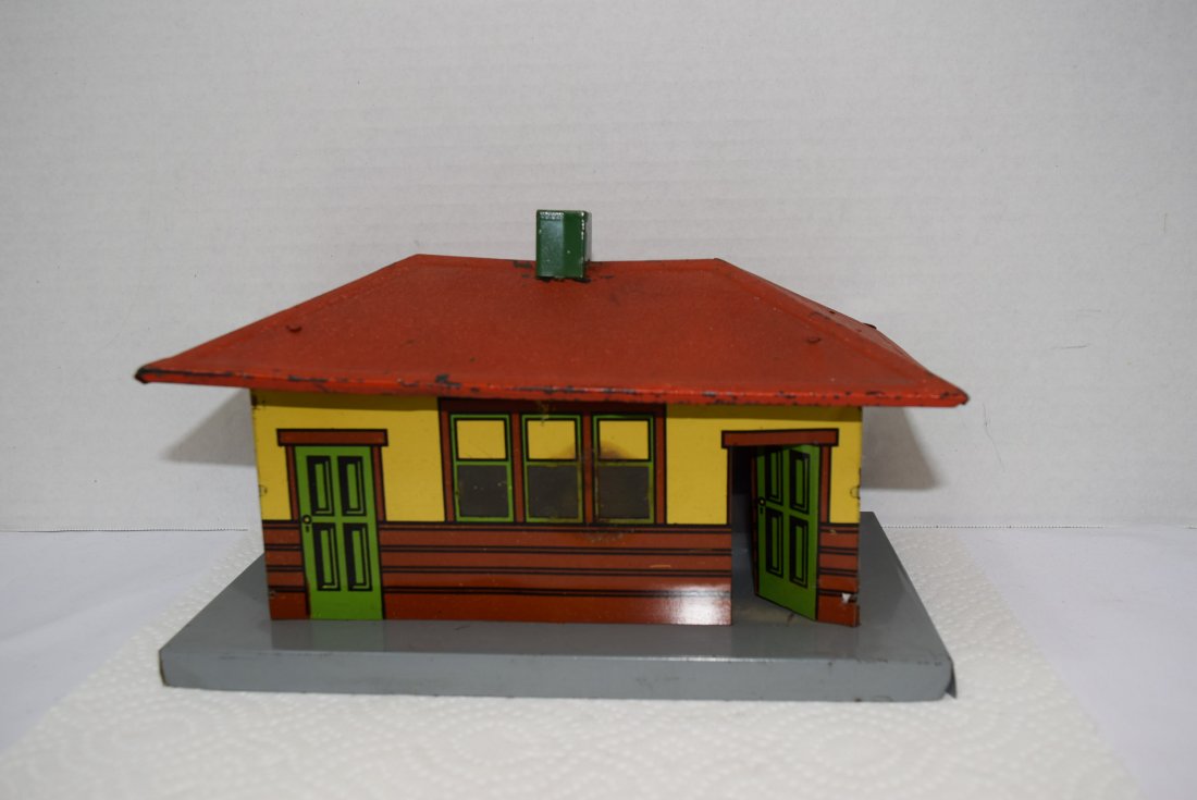 AMERICAN FLYER STATION STANDARD LITHO LIGHTED TRAINS (1 of 5)