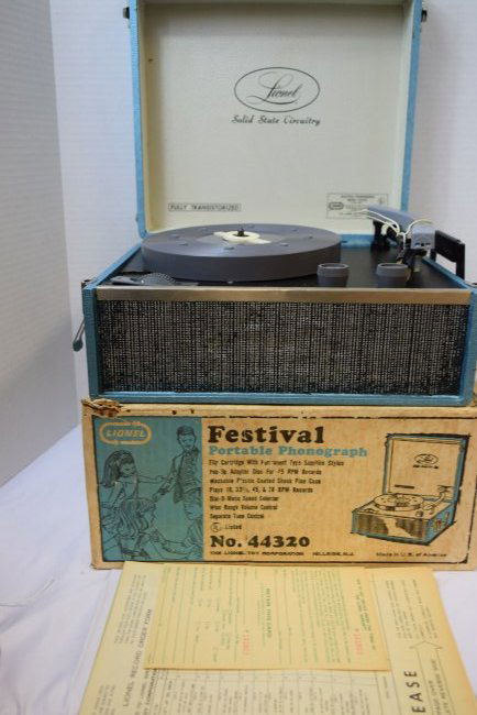 LIONEL ELECTRIC PHONOGRAPH MODEL 44320 (1 of 5)