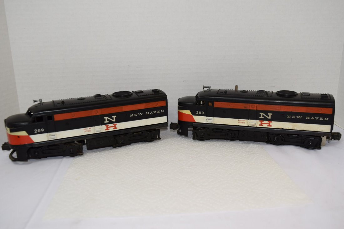 LIONEL NEW HAVEN 209 DIESEL ENGINE LOCOMOTIVE TRAI: LIONEL NEW HAVEN 209 DIESEL ENGINE LOCOMOTIVE TRAIN AND MATCHING DUMMY. BOTH APPEAR COMPLETE. SOME WHEEL WEAR. RUST SPOTS ON BOTTOM OF DUMMY. MINOR COLOR FADING AND CHIPPING. NOT TESTED. AS IS.