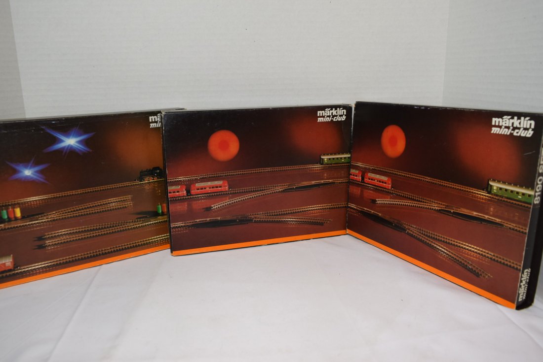 MARKLIN Z ELECTRIC MINI CLUB 8191 E AND TWO 8190: MARKLIN Z ELECTRIC MINI CLUB 8191 E AND TWO 8190 E SETS OF TRACKS. ALL ARE NEW IN BOX.