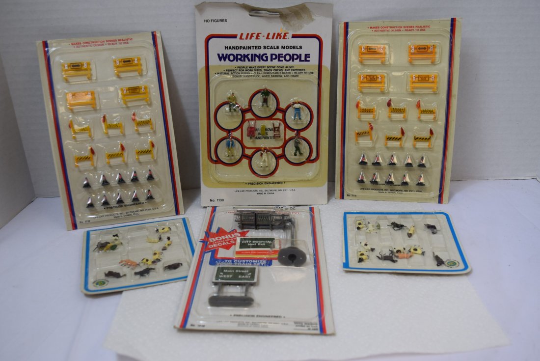 FUN LOT OF HO SCALE ACCESSORIES- ANIMALS; WORKING (1 of 4)