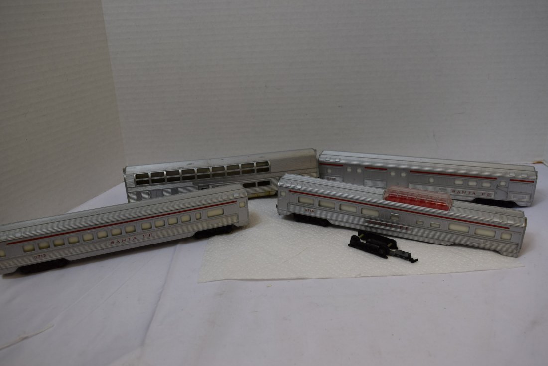 3 LIONEL HO SANTA FE STREAMLINE TRAIN CARS AND 1 F (1 of 5)