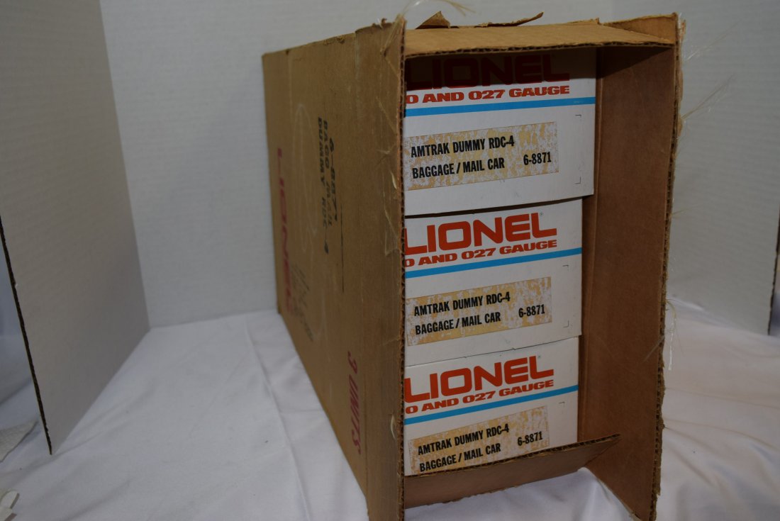 LIONEL NEW OLD STOCK 3 AMTRAK BAGGAGE;MAIL CARS: NEW OLD STOCK, IN ORIGINAL MAILING BOX. 3 AMTRAK DUMMY RDC-4 BAGGAGE MAIL CAR 6-8871 LIONEL TRAINS