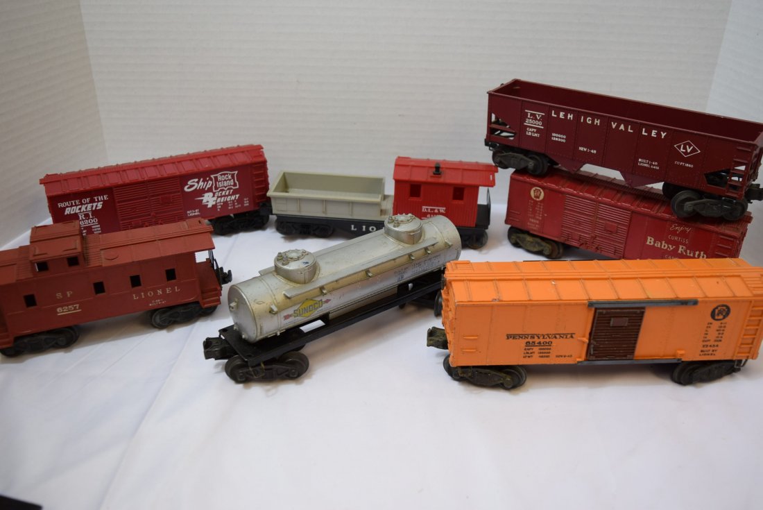 7 VARIOUS LIONEL TRAIN CARS (1 of 8)