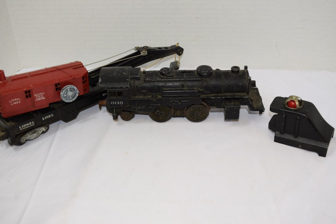 3 LIONEL TRAIN PIECES (1 of 5)
