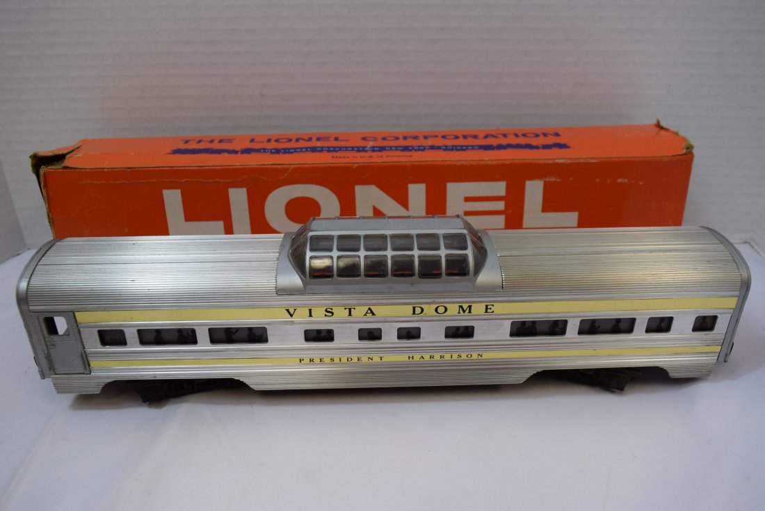 LIONEL TRAIN LIGHTED VISTA DOME PRESIDENT HARRISON: LIONEL TRAIN LIGHTED VISTA DOME PRESIDENT HARRISON 2522. ORIGINAL BOX. BOX IS HEAVILY DAMAGED, MISSING FLAPS. GOLD TRIM IS FIRMLY ATTACHED NO FRAYING. BULBS INCLUDED