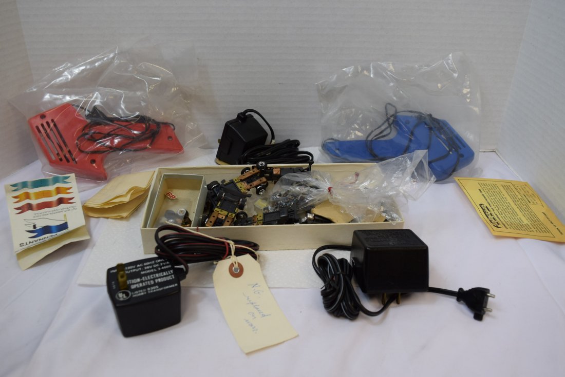 VINTAGE LIONEL SLOT CAR PARTS AND TWO POWER PASSER (1 of 5)