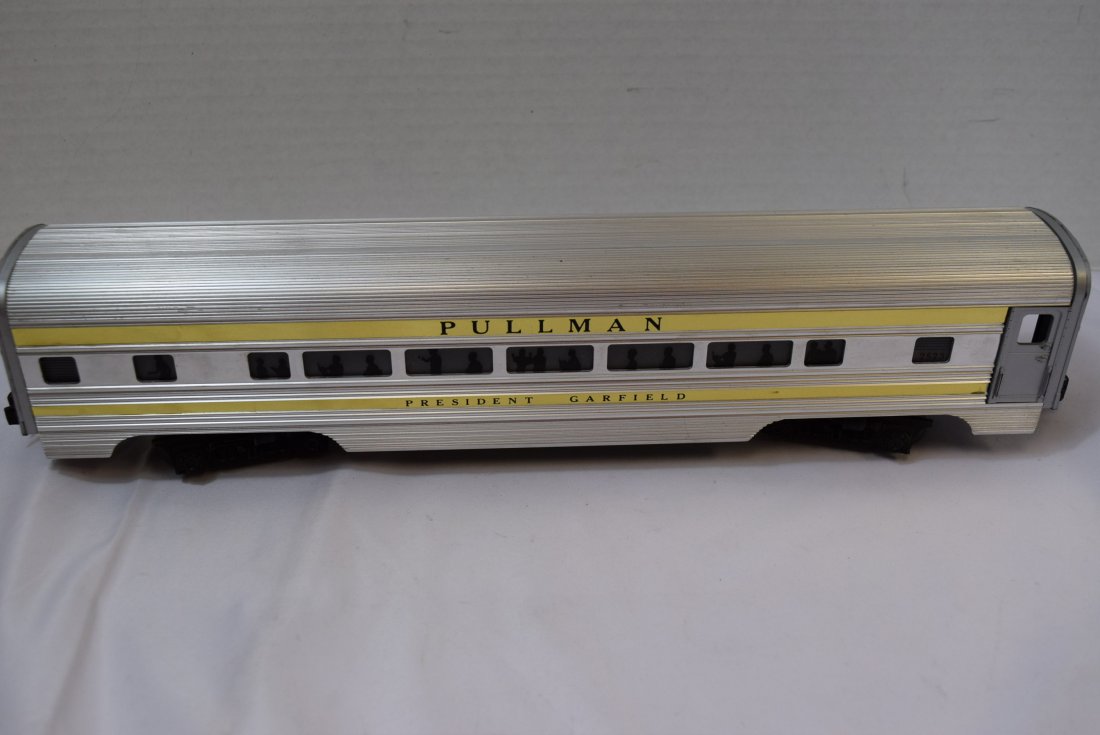 LIONEL TRAIN LIGHTED PULLMAN PRESIDENT GARFILED 25: LIONEL TRAIN LIGHTED PULLMAN PRESIDENT GARFIELD 2523. HAS ORIGINAL BOX. BOX IS DAMAGED. PULLMAN CAR IN GOOD SHAPE. GOLD BANDS ALONG THE TOP AND BOTTOM ARE ATTACHED WITH NO FRAYING. BULBS INCLUDED