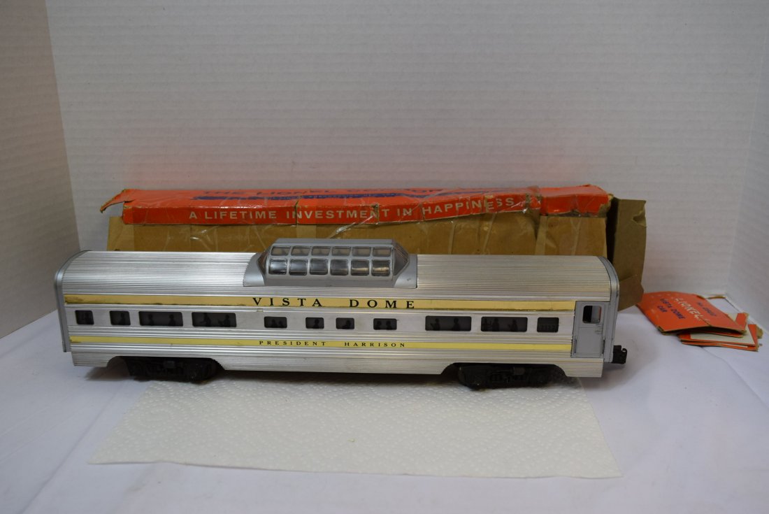 LIONEL LIGHTED VISTA DOME PRESIDENT HARRISON 2522: LIONEL LIGHTED VISTA DOME PRESIDENT HARRISON 2522. WHEELS ARE NICE AND CLEAN. GOLD TRIM LOOKS GOOD. BULBS PRESENT. ORIGINAL BOX BUT HEAVILY DAMAGED.