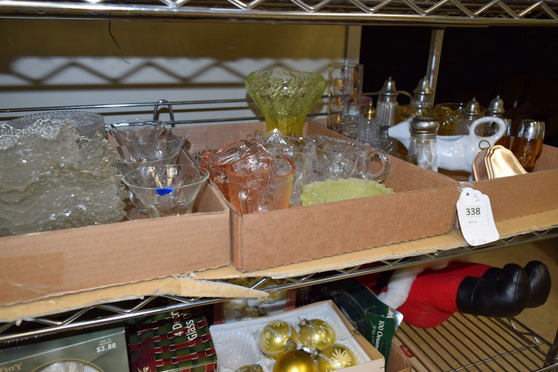 VARIETY OF COLLECTIBLE GLASSWARE (1 of 5)