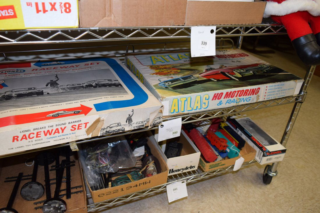 LIONEL AND ATLAS RACING SETS (1 of 4)