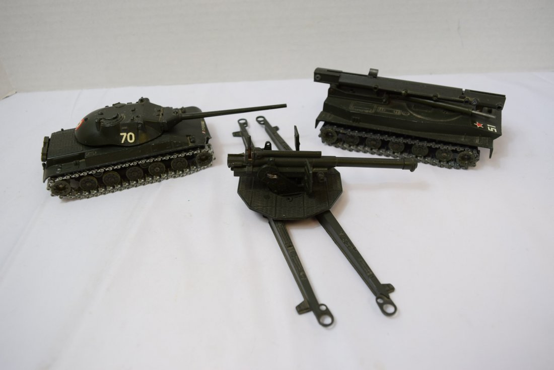 2 SOLIDO TANK; ROCKET LAUNCHER & 1 ARTILLERY GUN: AMX TANK 30T - DAMAGE TO FRONT LEFT, ROCKET LAUNCHER PT 76 - MISSING A PIECE ALONG LAUNCHER AREA, ARTILLERY GUN. ALL PIECES ARE AS IS