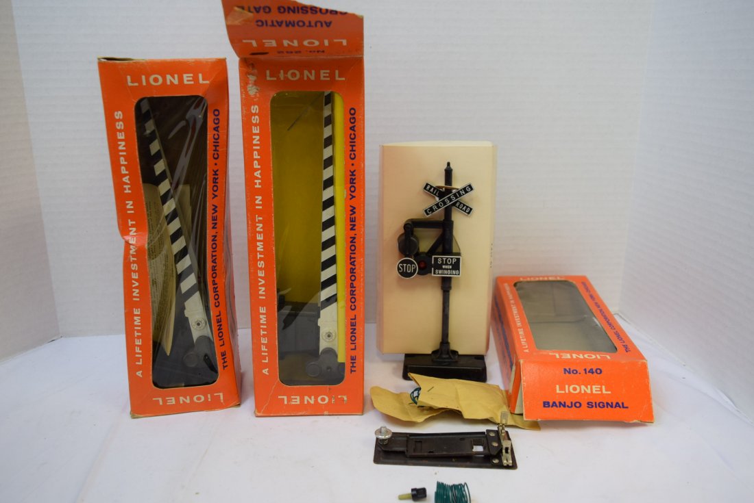 LIONEL TRAIN AUTOMATIC CROSSING GATES AND BANJO SI (1 of 5)
