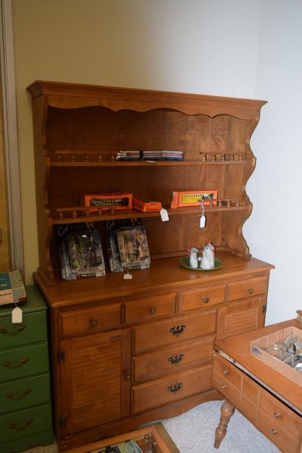 MAPLE WOOD KITCHEN HUTCH (1 of 5)
