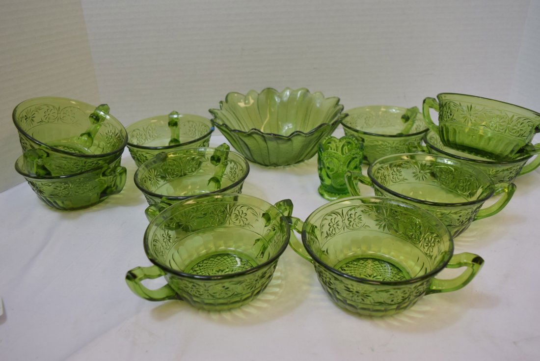VINTAGE INDIANA GLASS 10 DAISY CREAM SOUP BOWLS & (1 of 6)