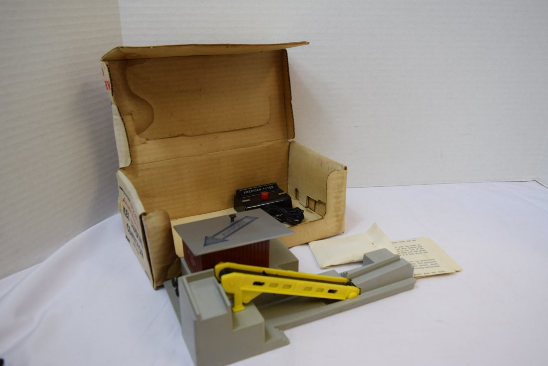 AMERICAN FLYER AUTORAMA KEG LOADING CONVEYOR (1 of 5)