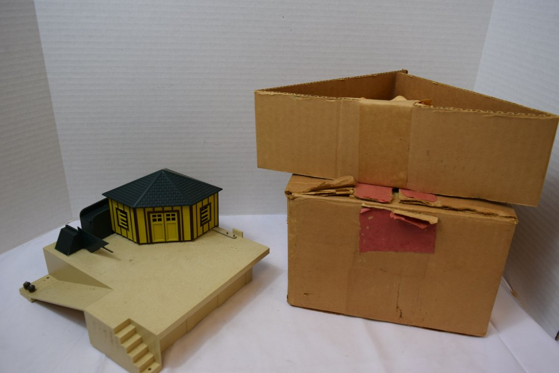 VINTAGE AMERICAN FLYER OIL DRUM LOADER (1 of 5)