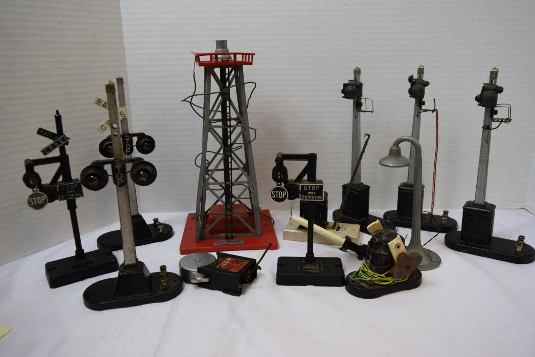 LOT OF SIGNAL LIGHTS - PARTS AND PIECES ONLY (1 of 6)