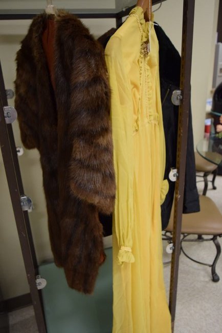 FUR STOL AND VINTAGE YELLOW DRESS: FUR MINK STOL AND VINTAGE RUFFLED YELLOW DRESS. PETTIT SIZE. CAMEO STYLE PENDANT ON THE COLLAR.