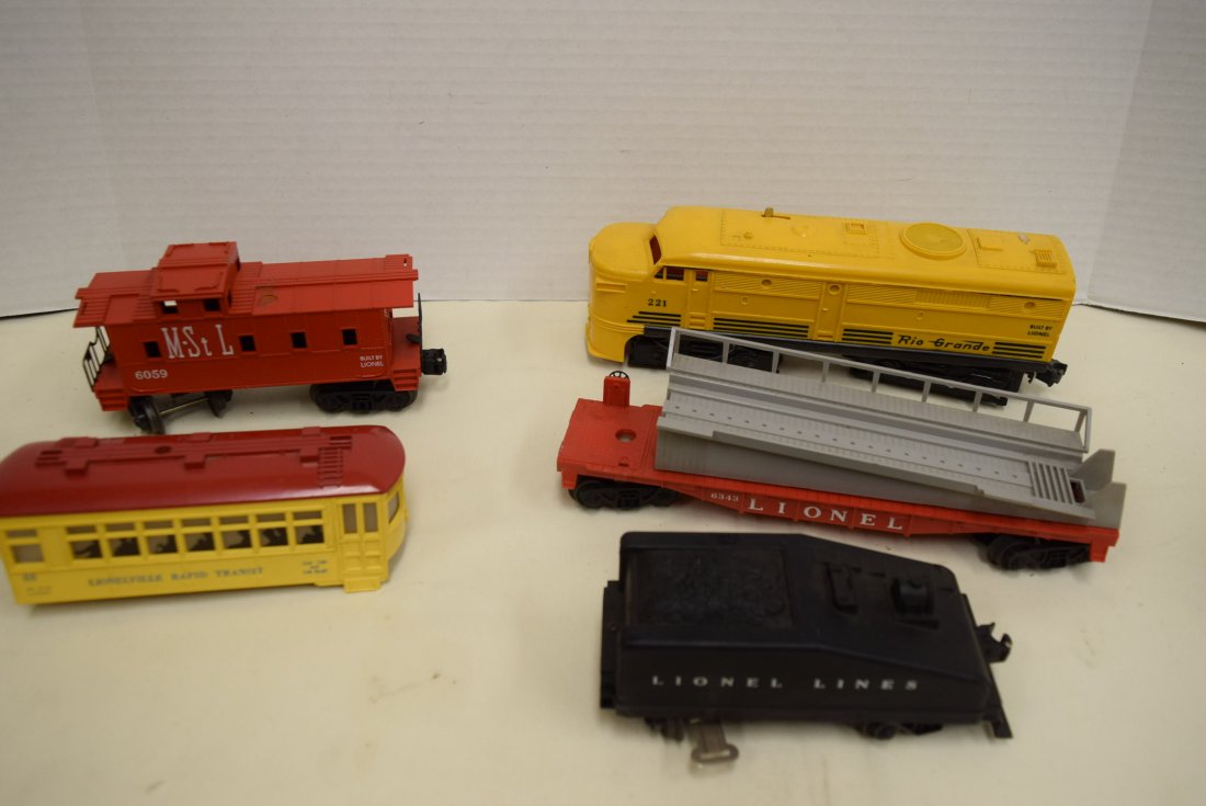 LOT OF LIONEL TRAINS - RIO GRANDE LOCO AND MORE (1 of 5)