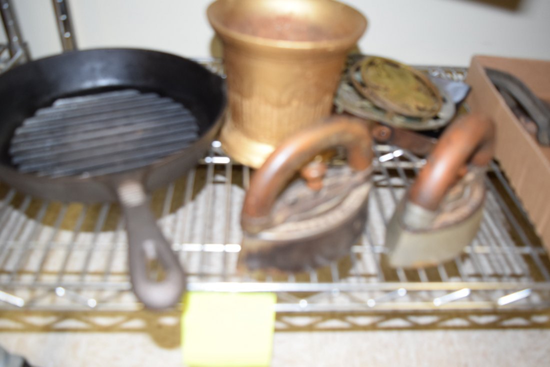 ANTIQUE SAD IRONS AND CAST IRON PAN: ANTIQUE SAD IRONS AND CAST IRON PAN. 11.5 INCH BENJAMIN AND MEDWIN CAST IRON PAN. HOWELL COMPANY SAD IRON APPEARS COMPLETE AND AMERICAN FDY AND MFG COMPANY SAD IRON WITH ONE HANDLE. 4 DECORATIVE TRIVE