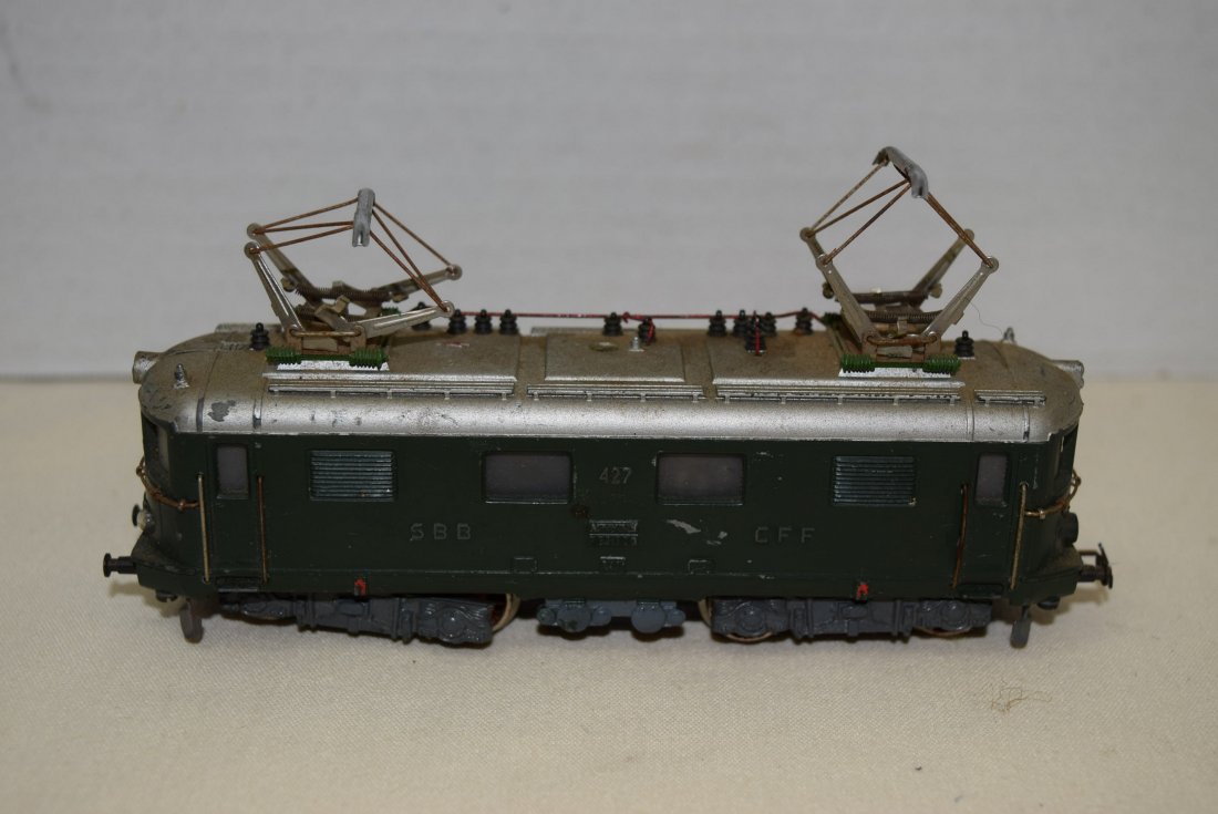 MARKLIN HO SBB CFF 427 RET 800 20V LOCOMOTIVE (1 of 5)