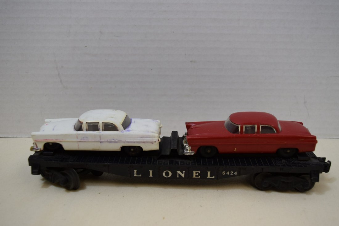 LIONEL FLAT CAR HAULER WITH 2 CARS (1 of 8)