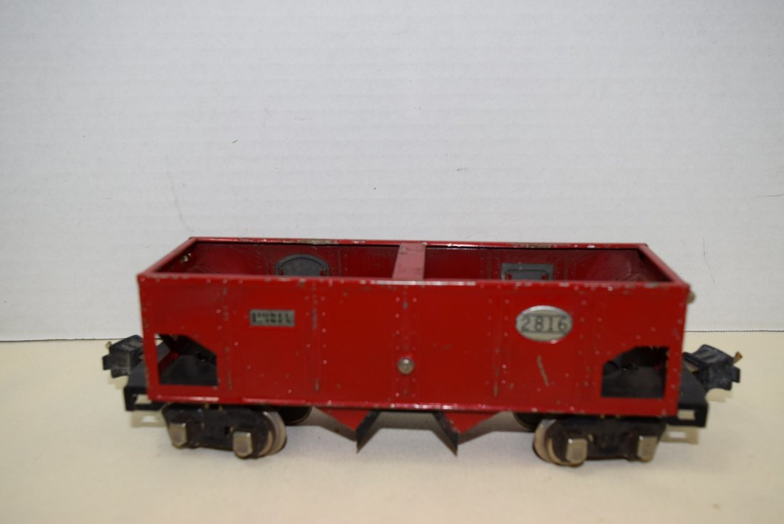 PREWAR LIONEL RED TINPLATE HOPPER: PREWAR LIONEL RED TINPLATE HOPPER 2816. SOME PAINT WEAR AND OXIDATION OF THE COUPLINGS. WHEELS LOOK NICE AND CLEAN. AS IS