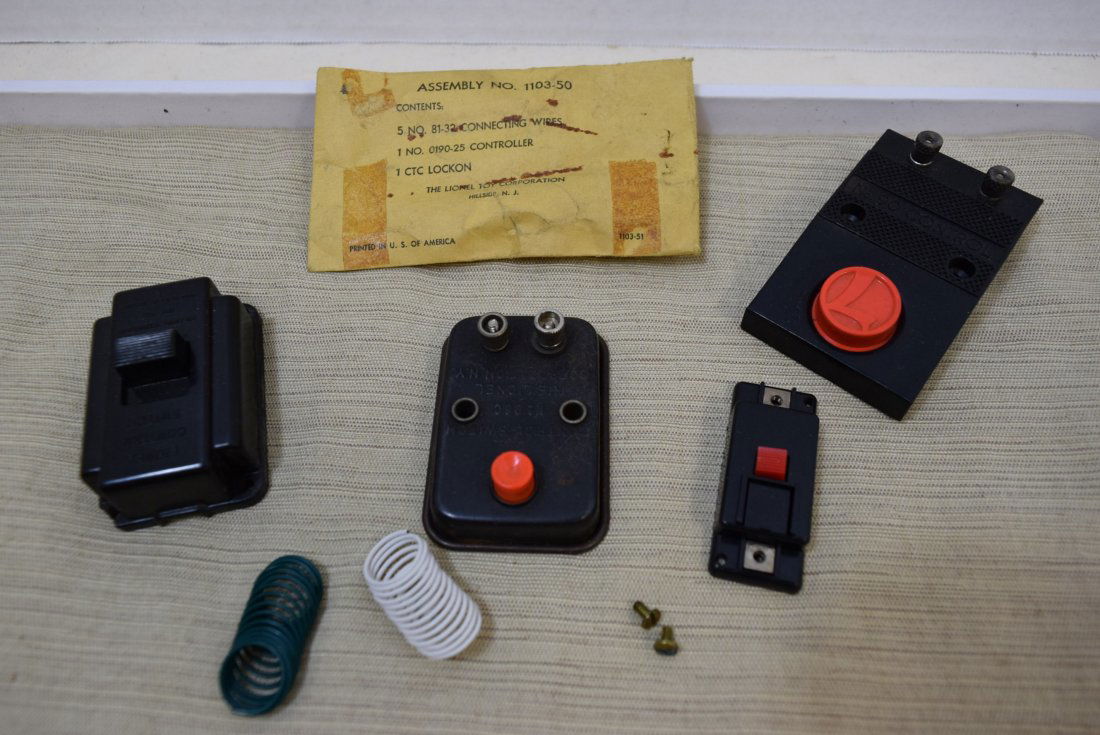 LIONEL CONTROL SWITCHES AND MORE (1 of 7)
