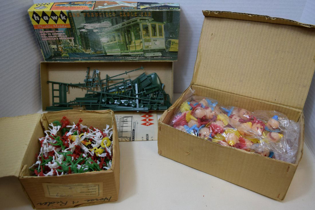 VINTAGE PLASTIC PARTY FAVORS AND TOPPERS; CLOWNS; (1 of 7)