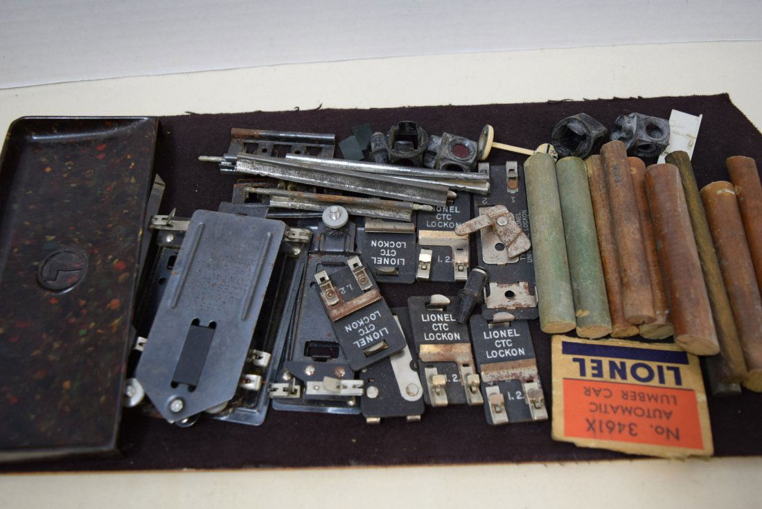 LIONEL LOGS; DUMP BIN; CTC LOCKONS AND MORE (1 of 5)