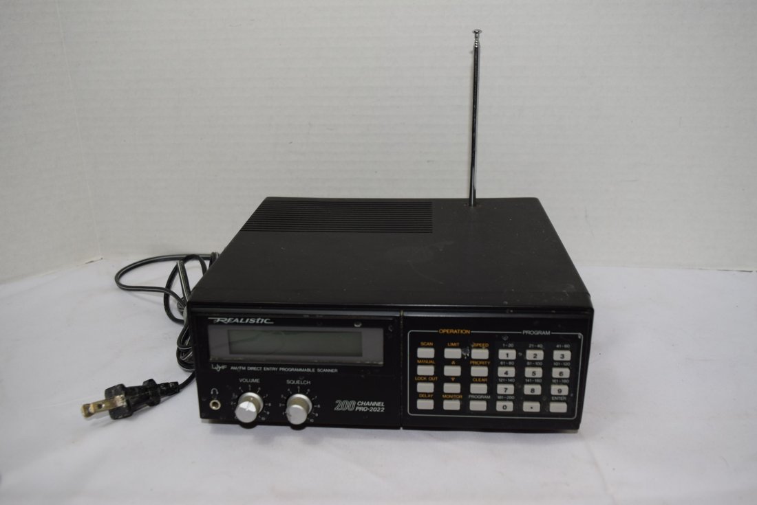 REALISTIC UHF/VHF AM/FM DIRECT ENTRY PROGRAMMABLE (1 of 4)